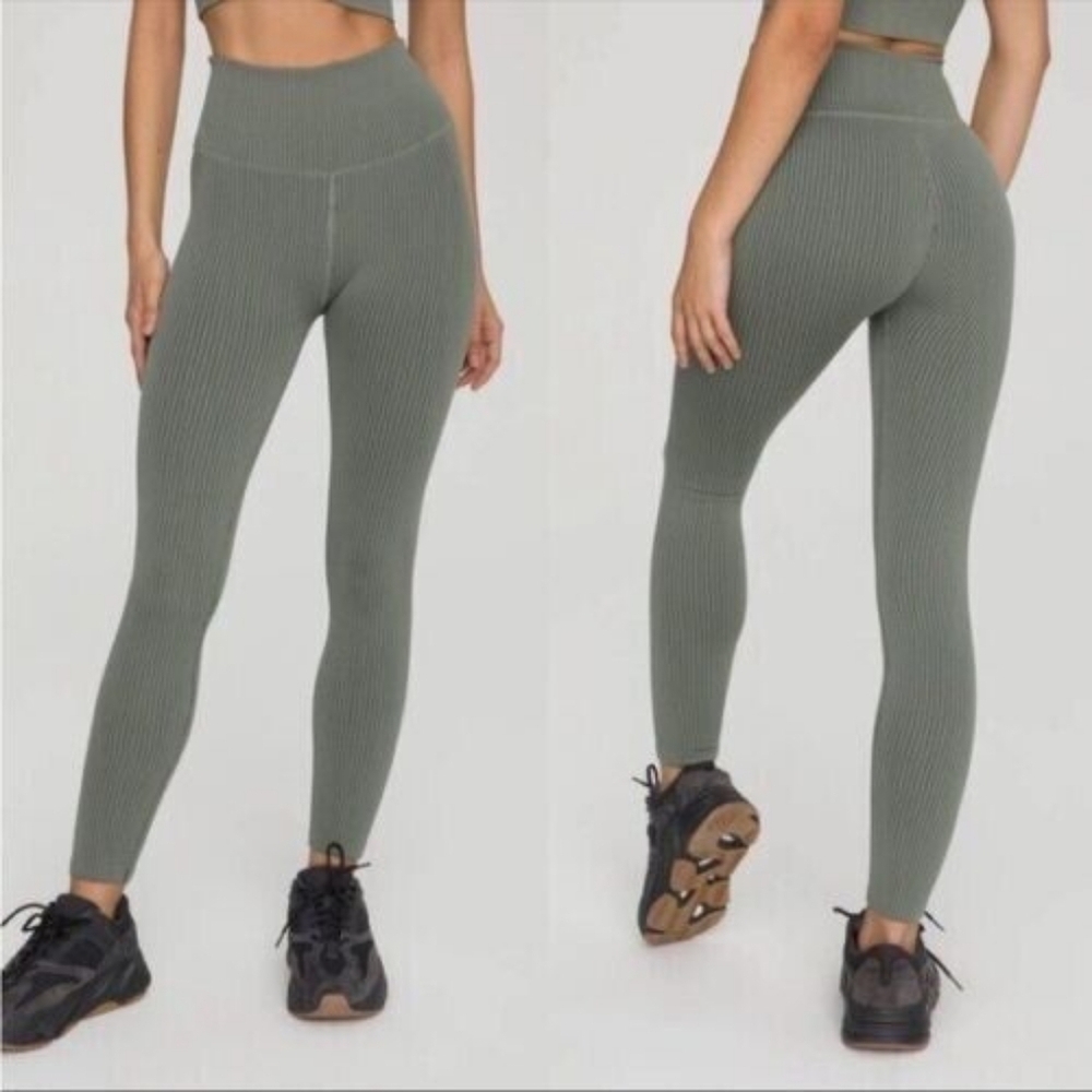 Good American Seamless Core Power Ribbed Leggings- Size 3/4 = Size L Oli…